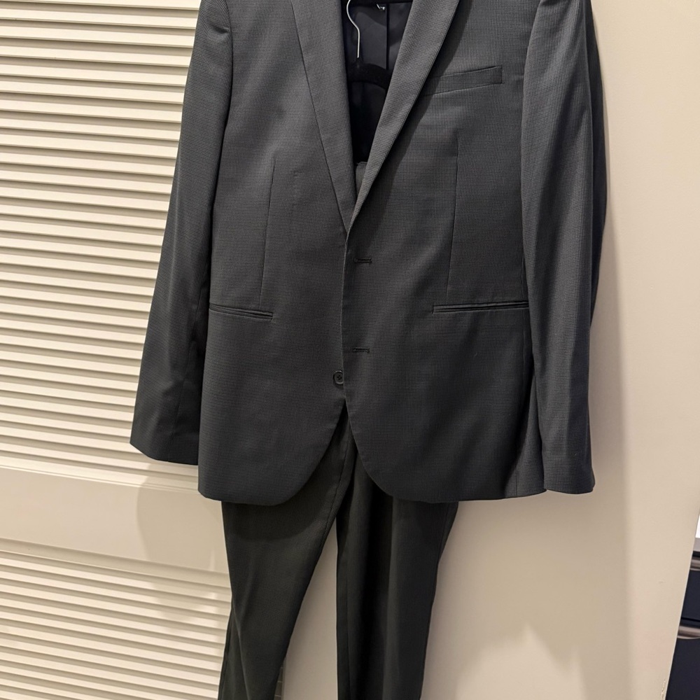 Classic Gray Men's Suit Modern Look Slim Fit